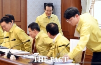 [TF포토] 입장하는 정세균 총리