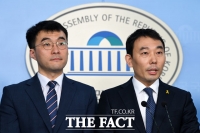 [TF포토] 더불어민주당 입당하는 김남국-김용민 변호사