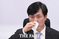 [TF포토] 갈증나는 하태경