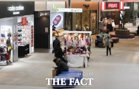 [TF포토] 신종 코로나로 한산한 대형 쇼핑몰