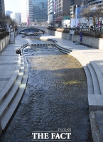 [TF포토] 신종 코로나 여파로 인적 없는 청계천