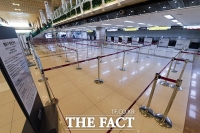 [TF포토] '썰렁한 공항 체크인 카운터'