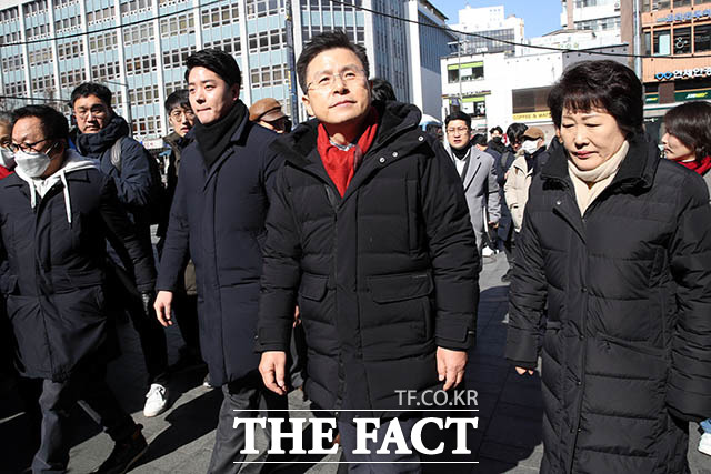 종로구 관철동 젊음의 거리를 찾은 황교안 대표