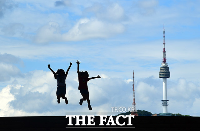 일요일인 9일은 전국이 대체로 맑고 미세먼지 수준도 보통을 보이겠다. /이동률 기자