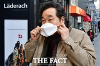 [TF포토] 마스크 착용하는 이낙연 전 총리