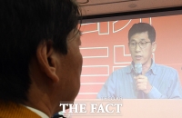 [TF포토] 진중권 강연 듣는 안철수