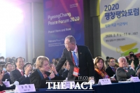 [TF포토] 인사하는 반기문