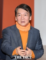 [TF포토] 분담 토의하는 안철수