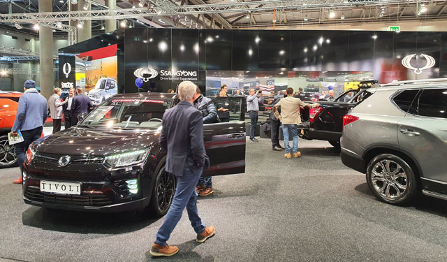 쌍용자동차는 벨기에, 독일, 영국 등 유럽 주요 시장에서의 맞춤형 마케팅 활동을 강화하는 등 올해 유럽 시장 수출 확대에 적극 나선다고 10일 밝혔다. 사진은 비엔나 오토쇼에 마련된 쌍용자동차 부스. /쌍용자동차 제공