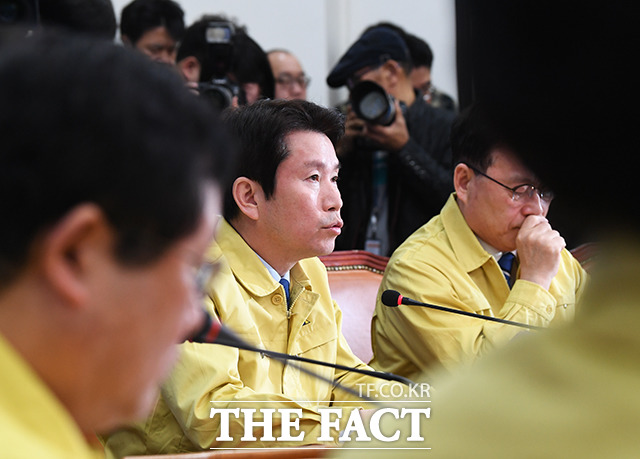 발언하는 이인영 더불어민주당 원내대표의에 참석해 모두발언을 하고 있다.