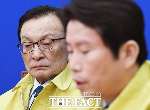 생각에 잠긴 이해찬 대표