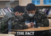 [TF포토] 마스크 쓴 군인들