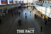 [TF포토] 신종 코로나 영향으로 더 한산해진 서울역