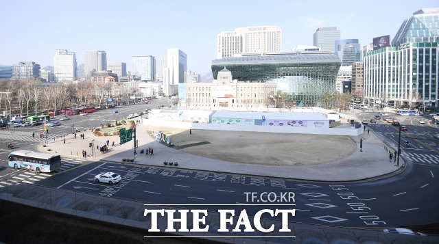 지난 8일 신종 코로나바이러스 감염증 확산 우려로 인해 한산한 모습을 보이고 있는 서울 시청광장 일대. /이새롬 기자