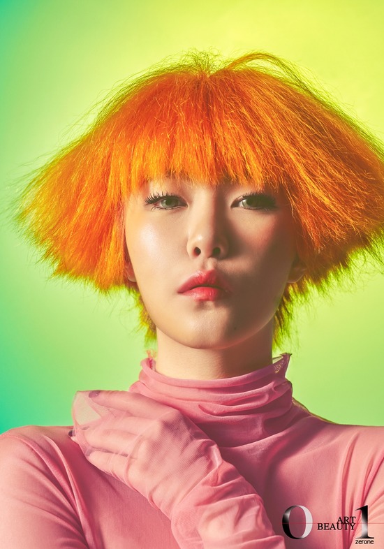 이번 화보의 주제는 자연의 부활. 예지는 20대의 살아있는 건강한 아름다움, 내면에서 느껴지는 차분함 그리고 고혹미를 표현했다. /제로원 매거진 제공