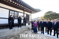 [TF포토] 이화장 둘러보는 황교안 대표