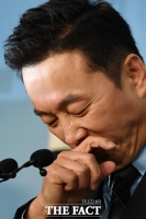 [TF포토] 정봉주, '코 끝이 시큰'