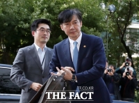  조국 '검찰 수사·기소 분리 의미있다…추 장관에 박수'