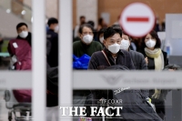 [TF포토] '공항 마스크는 선택 아닌 필수'