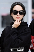 [TF포토] 조여정, '수수한 패션에도 빛나는 미모'