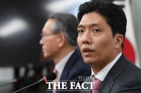 [TF포토] 질의응답하는 송한섭 전 검사