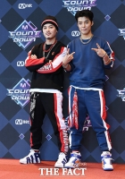 [TF포토] 강남X군조, '스웨그 넘치는 포즈'