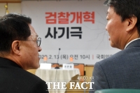 [TF포토] 정운천-안철수, '대화 주제는 검찰개혁 비판?'