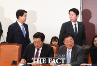 [TF포토] 정책조정회의 참석하는 이인영 원내대표