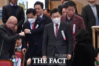 [TF포토] 황교안-심재철, '마스크는 필수~'