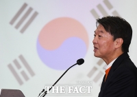 [TF포토] 축사하는 안철수 창당준비위원장