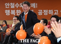 [TF포토] 미소 짓는 안철수