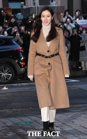 [TF포토] 롱코트로 멋낸 손예진