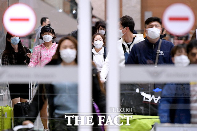 일본 내에서 15일 79명의 신종 코로나 바이러스(코로나19) 감염자가 추가로 확인됐다. /이선화 기자