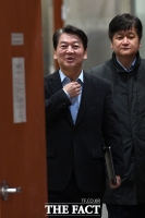 [TF포토] 미소짓는 안철수