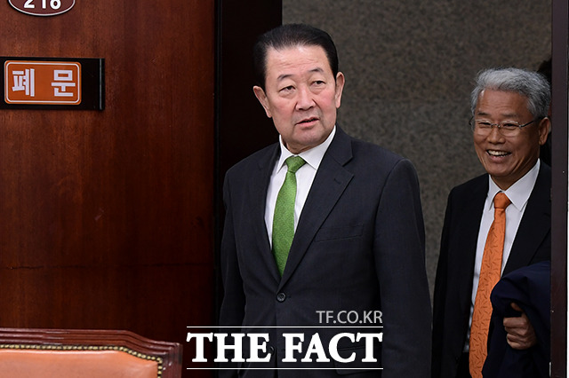 셀프 제명 예고한 바른미래당 의원들. 박주선 바른미래당 의원(왼쪽)과 김동철 바른미래당 의원