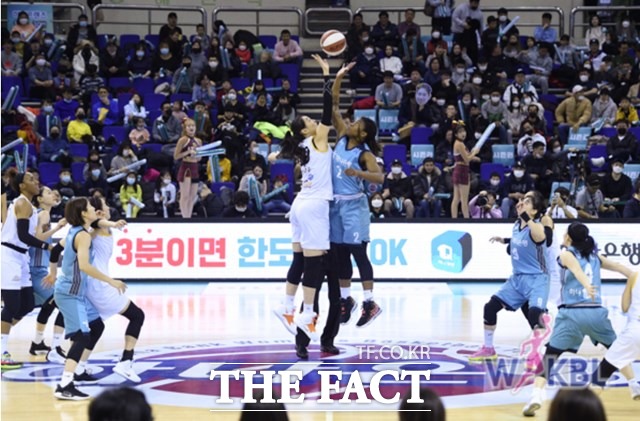 케이토토가 2019-20시즌 국내여자프로농구(WKBL)를 대상으로 하는 농구토토 W매치 5개 회차(19~23회차)를 19일부터 연속으로 발매한다./WKBL 제공