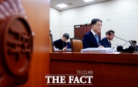 [TF포토] 보건복지위원회 전체회의 참석한 박능후 장관
