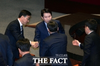 [TF포토] 연설 마치고 인사하는 이인영