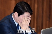 [TF포토] 생각에 잠긴 이인영