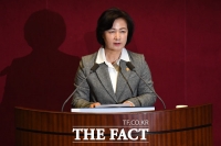 [TF포토] 인사말하는 추미애 장관