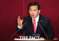 [TF포토] 손짓하는 심재철 원내대표