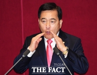 [TF사진관] 교섭단체 대표 연설하는 심재철, '강렬한 표정과 손짓'