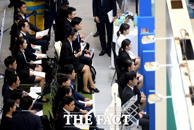 6대 금융협회장들은 공정 채용의 민간부문 확산을 위한 범금융권 공정 채용 자율협약을 체결했다. 사진은 기사의 특정 사실과 무관함. /더팩트 DB