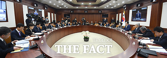 정세균 국무총리가 20일 오전 서울 종로구 정부서울청사에서 국정현안점검조정회의를 주재하며 모두 발언하고 있다. /이새롬 기자