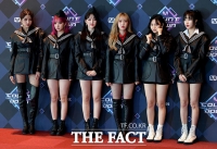 [TF포토] 여자친구, '분위기 압도하는 블랙여신'