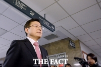 [TF포토] 단호한 표정으로 공천 면접 심사 참석하는 황교안