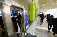 [TF포토] '코로나19' 예방 위해 소독 시설 설치