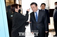 [TF포토] 발열 체크하는 박원순 서울시장