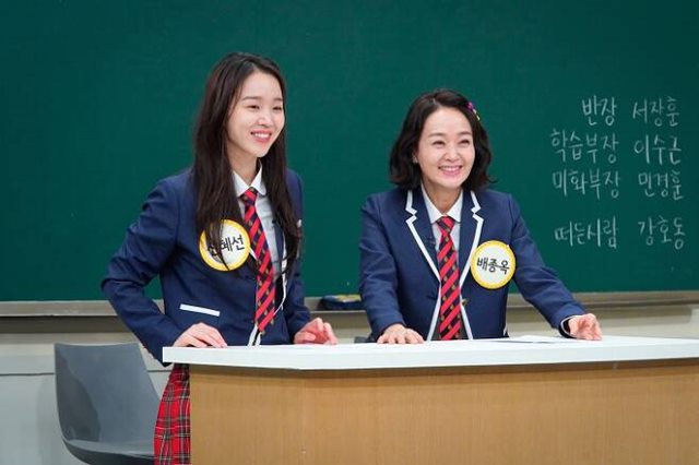 배우 배종옥(오른쪽)과 신혜선이 아는 형님에 출연해 예능감을 마음껏 드러냈다. / JTBC 제공