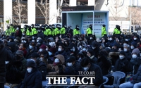 [TF포토] 문재인하야범국민투쟁본부 집회 배치된 경찰병력